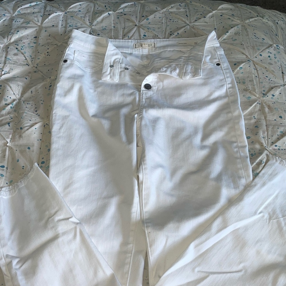 Barely worn. Harper Heritage White high rise skinny jeans. Size 28